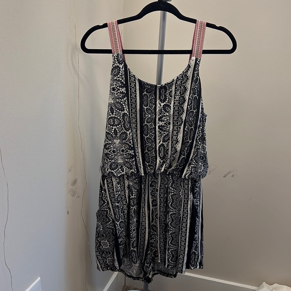 Xhiliration Comfy Black and White Patterned Romper